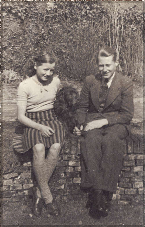 Ernst Met zus Agnes omstreeks 1940ZRKL